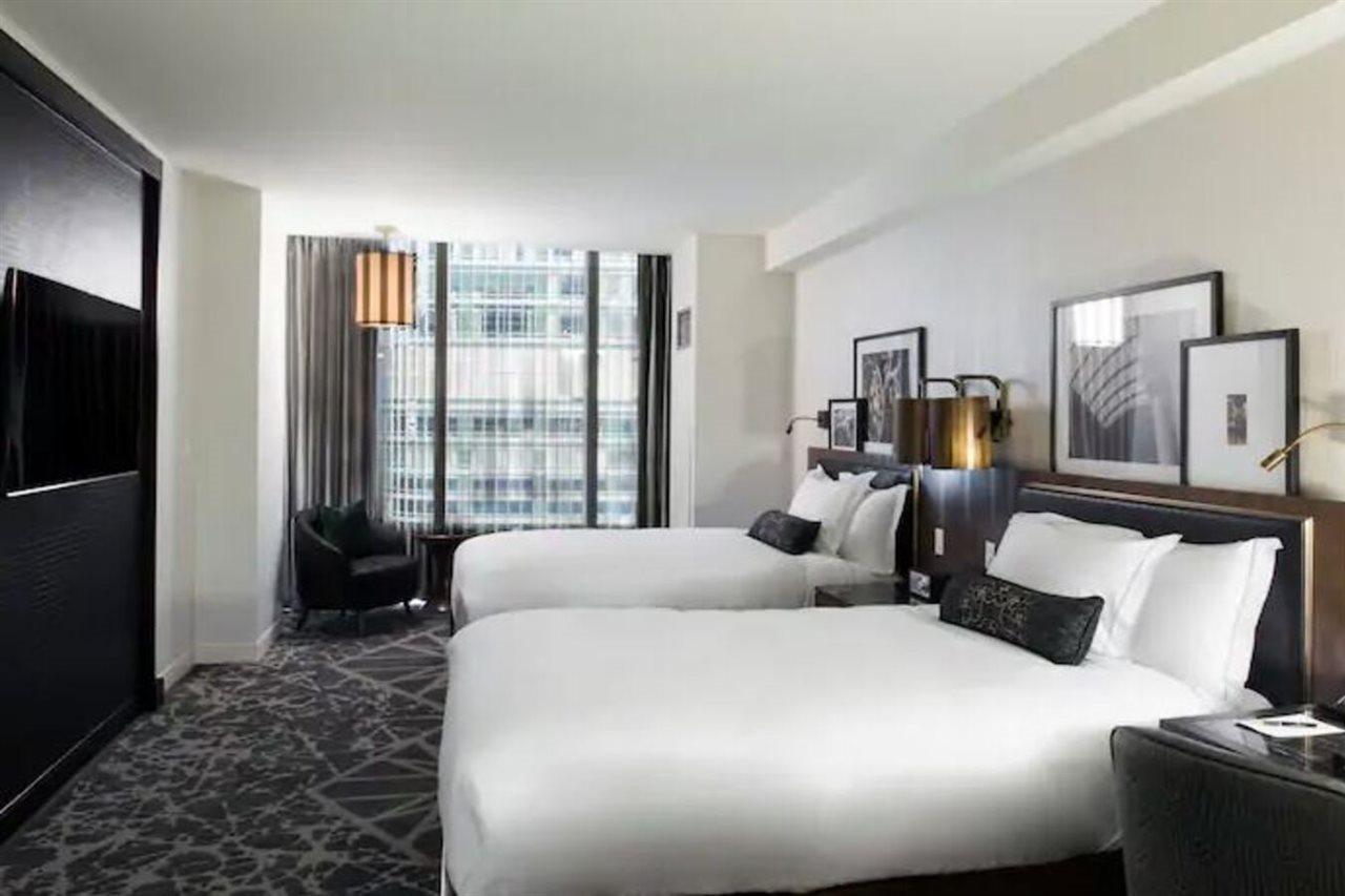 Londonhouse Chicago, Curio Collection By Hilton Chicago