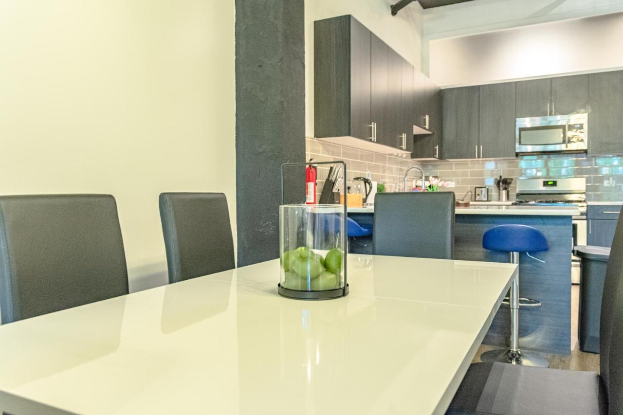 Mccormick Place Spacious 3br-2ba Designer With Optional Parking For 10 Guests Apartment *