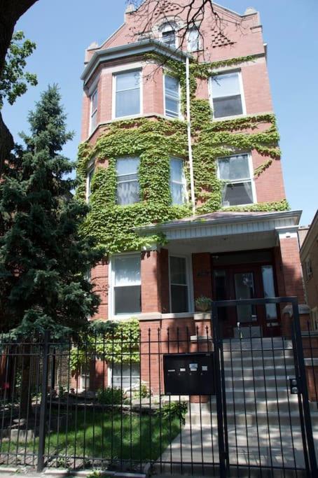 Sunny, Spacious, 3br 1ba Davlin Apartment *