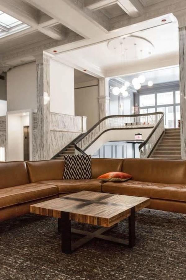 Apartment Frontdesk 2 Bedroom Apt By Harold Washington Park Chicago