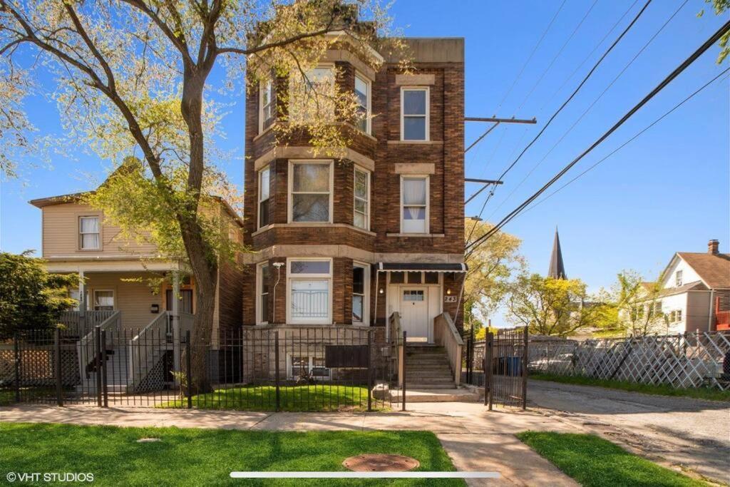 The Red Line Apartment