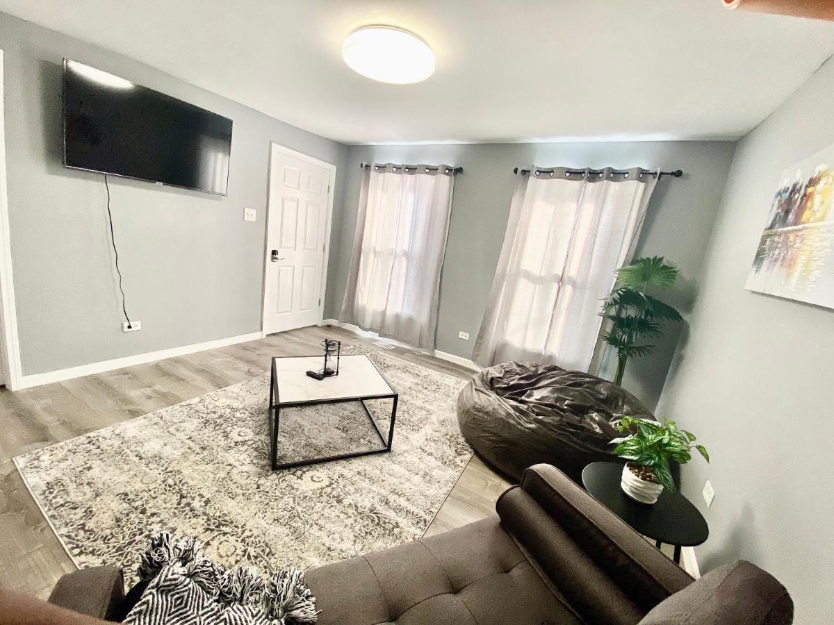 Emalux Near Downtown,bus,train,hospitals,united-center,fulton Market Apartment