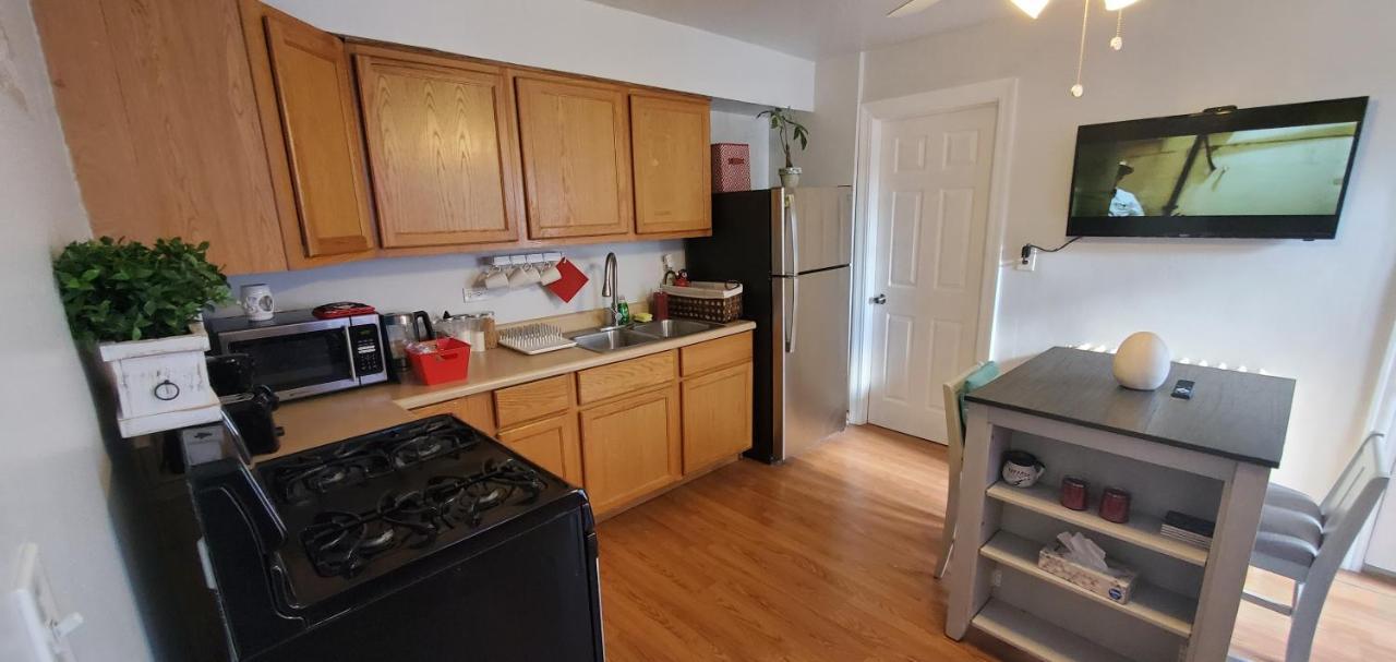 Cozy 1 Bedroom, 1 Min From Irving Park Blue Line, Free Parking Chicago