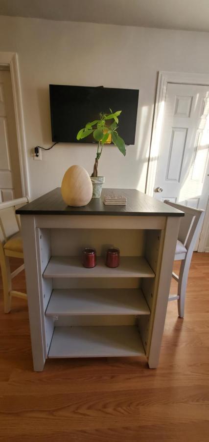 Cozy 1 Bedroom, 1 Min From Irving Park Blue Line, Free Parking *