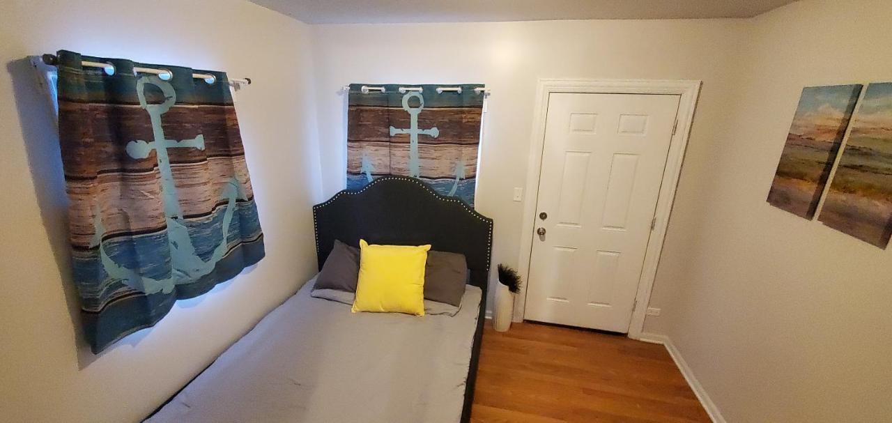 Apartment Cozy 1 Bedroom, 1 Min From Irving Park Blue Line, Free Parking *