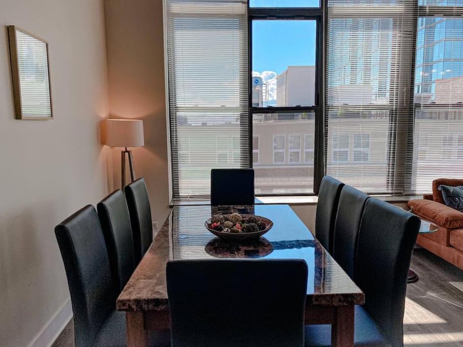 Mccormick Place Downtown: Luxurious 3br/2ba For 10 Chicago