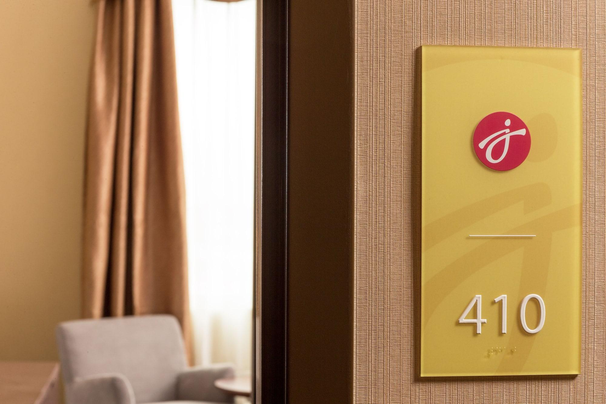 Jaslin Hotel Chicago