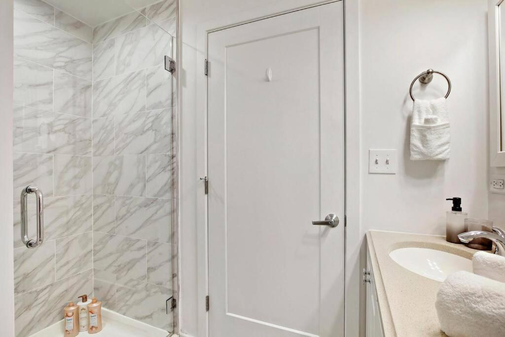 Apartment 1br Peaceful & Complete Apt With In-unit Laundry - 303 Chicago