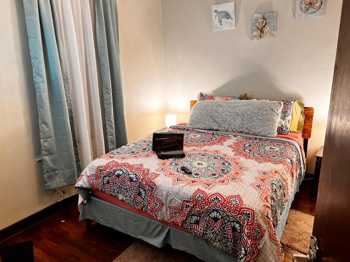 Guest house Clean, Spacious, Inexpensive Queen Br