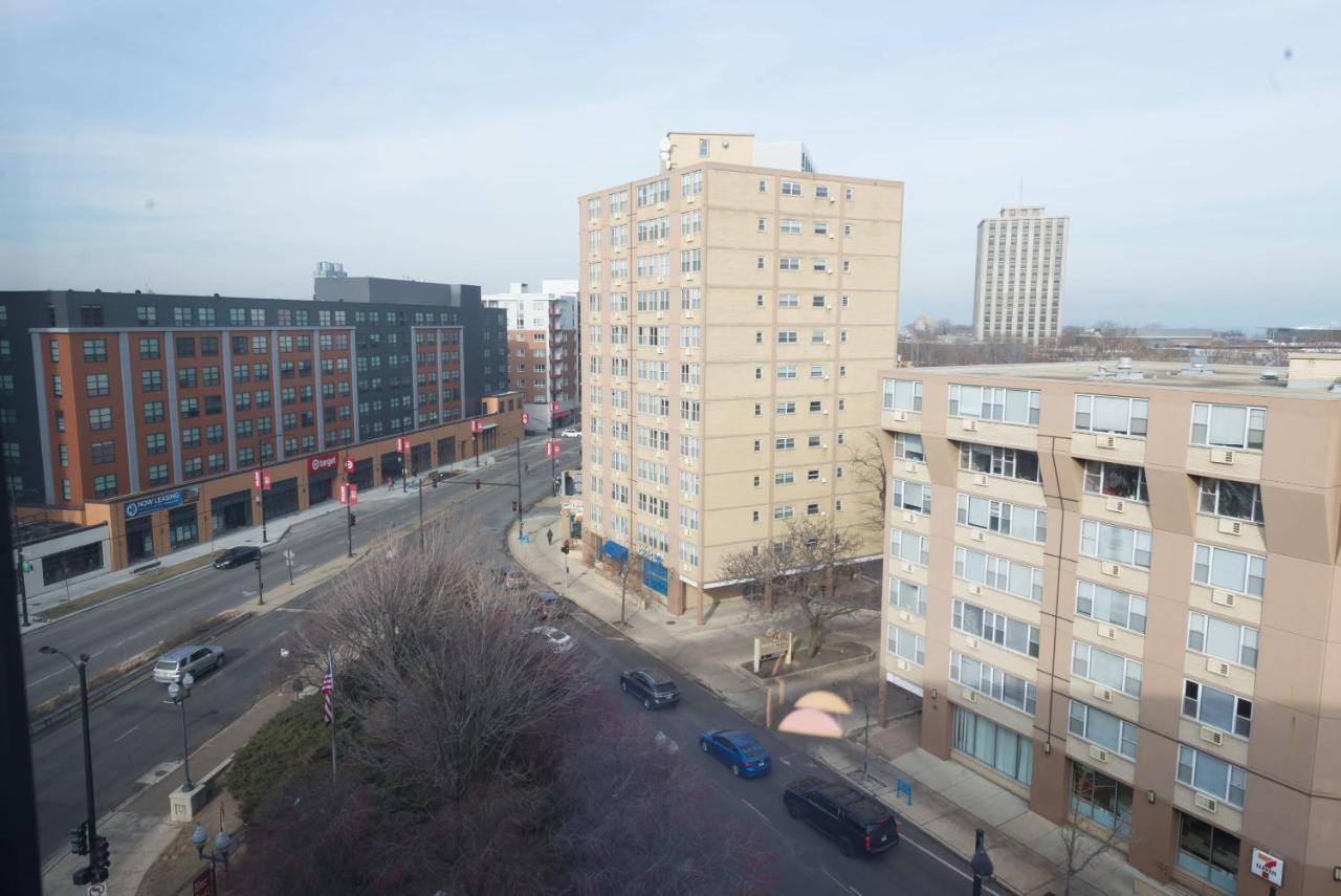 Chic 2 Bedroom With Gym Meeting By Gia Apartment Chicago