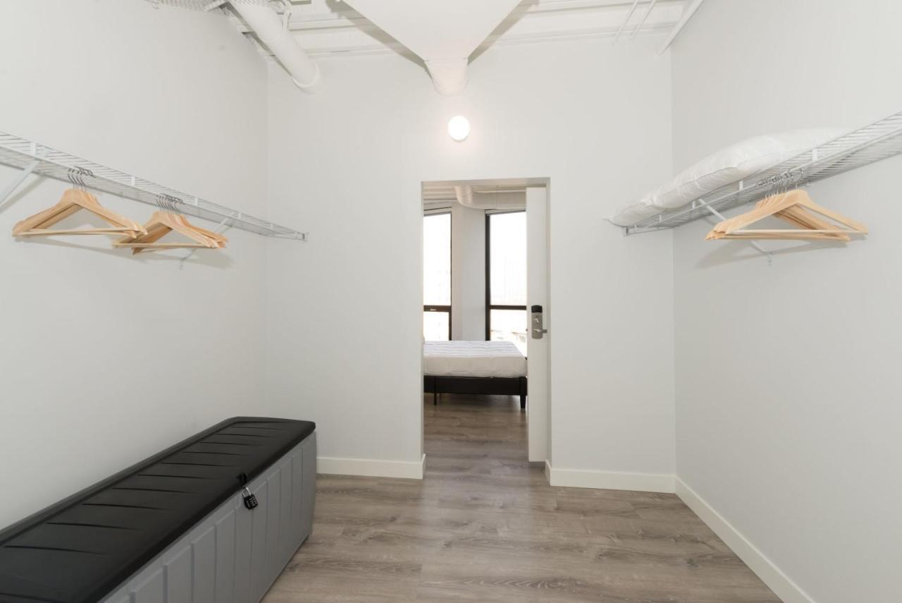 Apartment Chic 2 Bedroom With Gym Meeting By Gia *