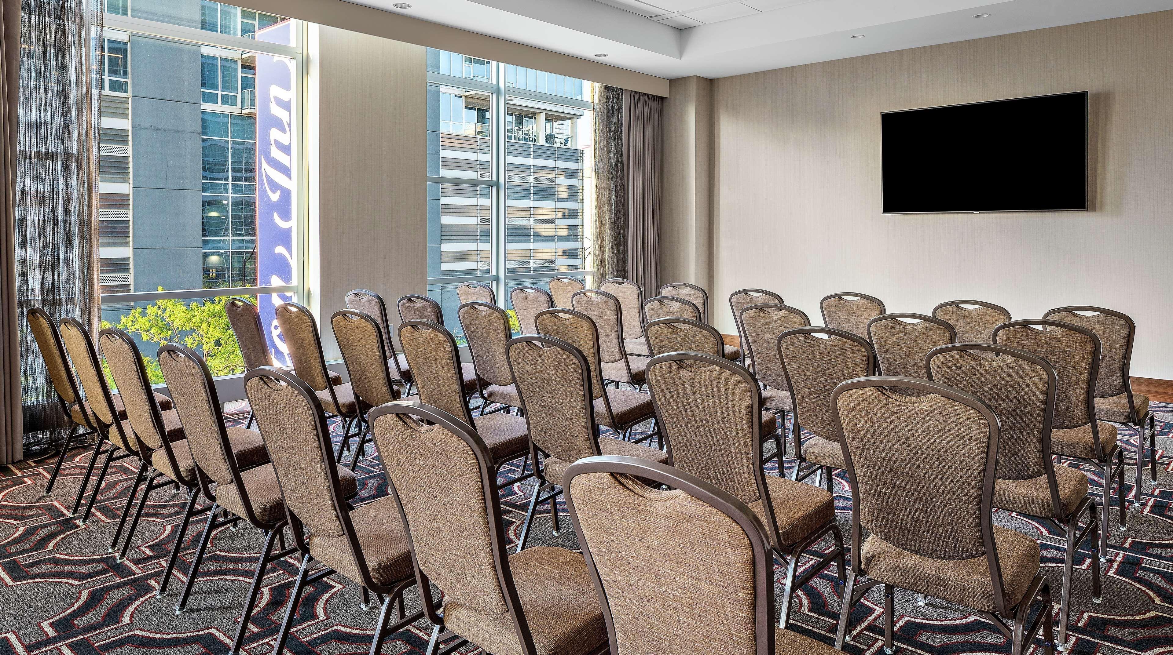 Home2 By Hilton Mccormick Place 3*