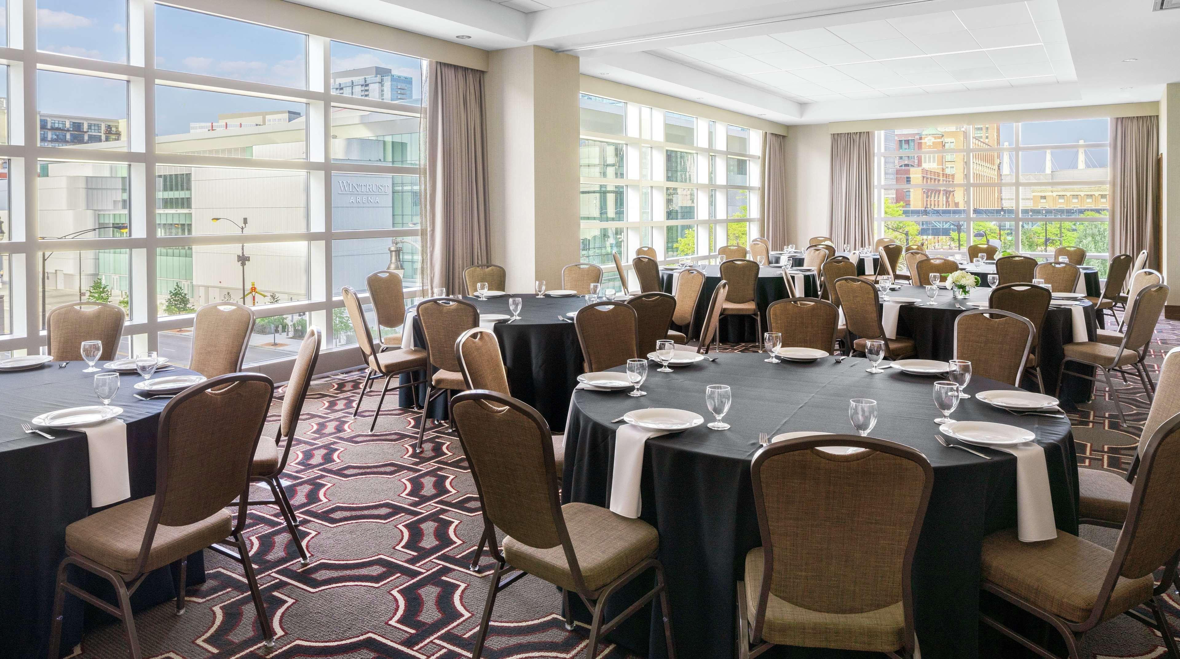 Home2 By Hilton Mccormick Place Hotel