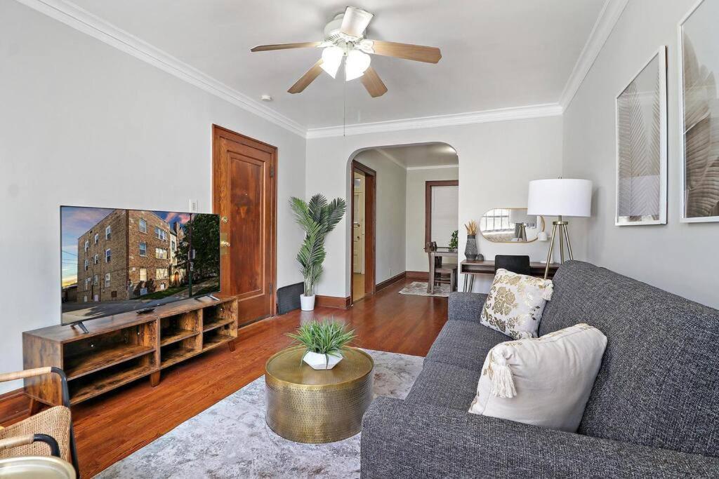 1br Contemporary Apt With Laundry Facility - Lockwood 1 & 2 Apartment Chicago