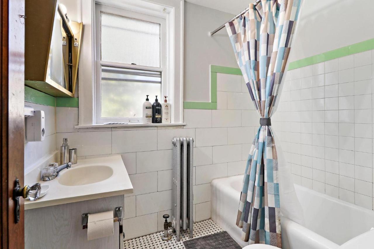 1br Contemporary Apt With Laundry Facility - Lockwood 1 & 2 Apartment Chicago