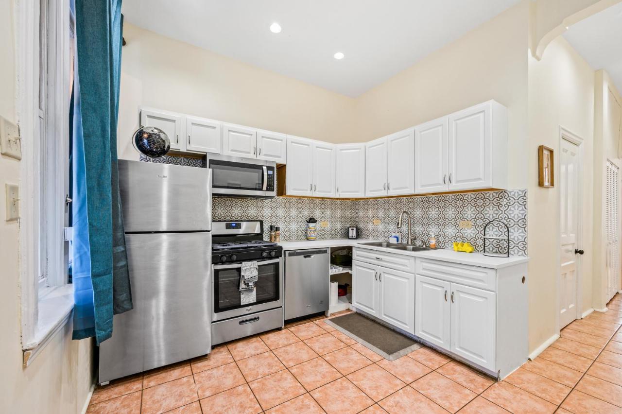 Lincoln Park Gem Apartment