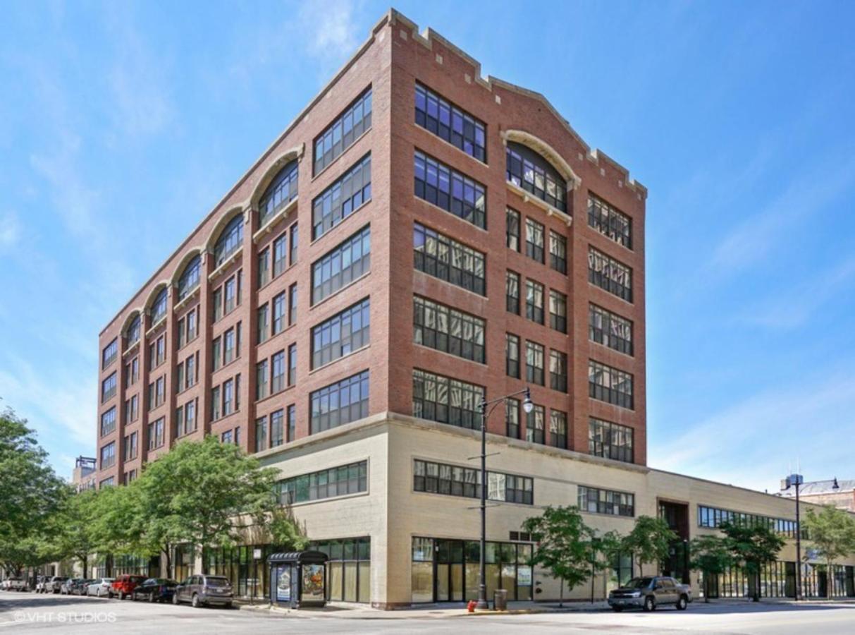 Mccormick Place: Modern Downtown Loft With Optional Parking Apartment *