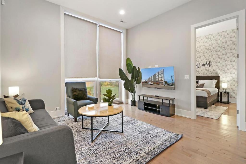 1-bedroom Minimalist Apt With Laundry - Crosby 204 Chicago