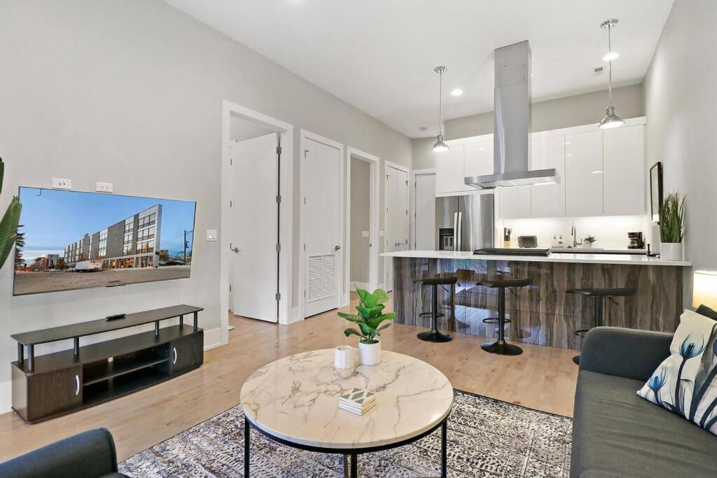 1-bedroom Minimalist Apt With Laundry - Crosby 204 * Chicago