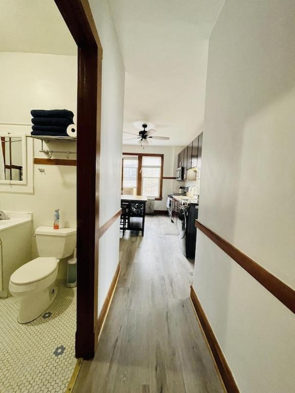 Apartment The Karlov. Gorgeous ,spacious 2bd/ 1ba W/ Parking Chicago
