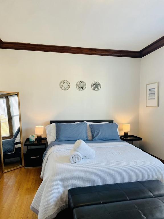Apartment The Karlov. Gorgeous ,spacious 2bd/ 1ba W/ Parking