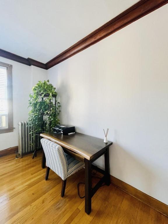 Apartment The Karlov. Gorgeous ,spacious 2bd/ 1ba W/ Parking *