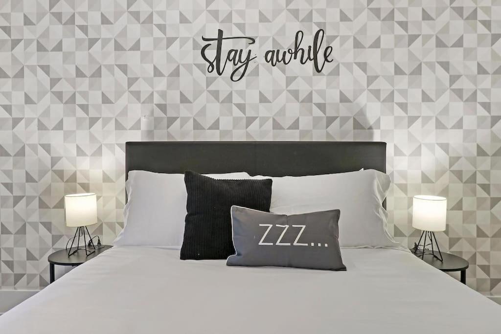 1-bedroom Minimalist Apt With Laundry - Crosby 204 Apartment *