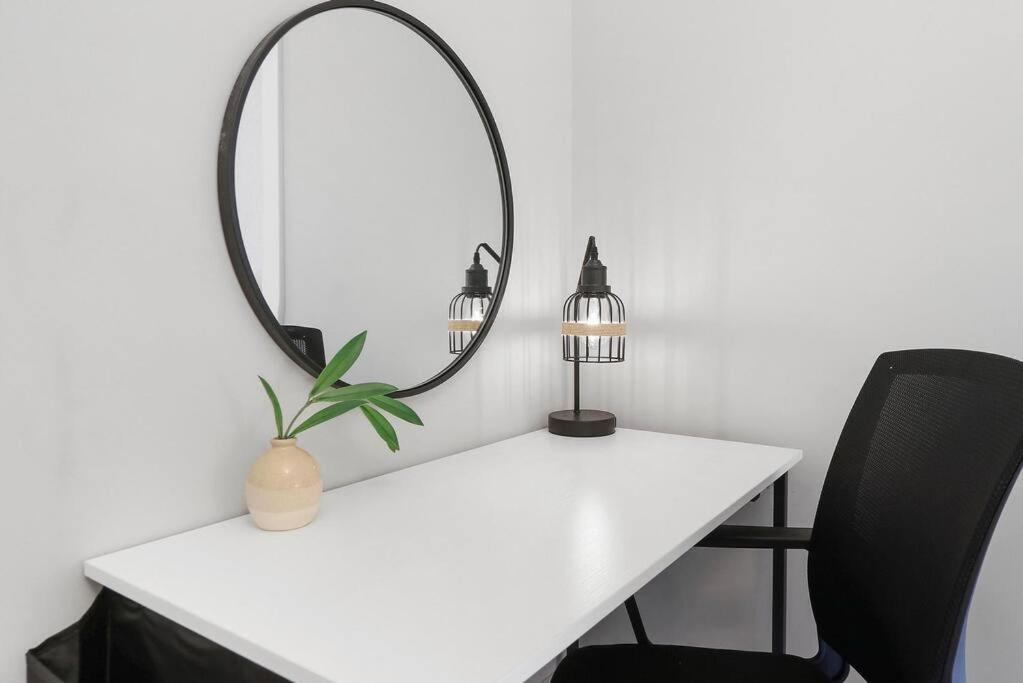 1-bedroom Minimalist Apt With Laundry - Crosby 204 *
