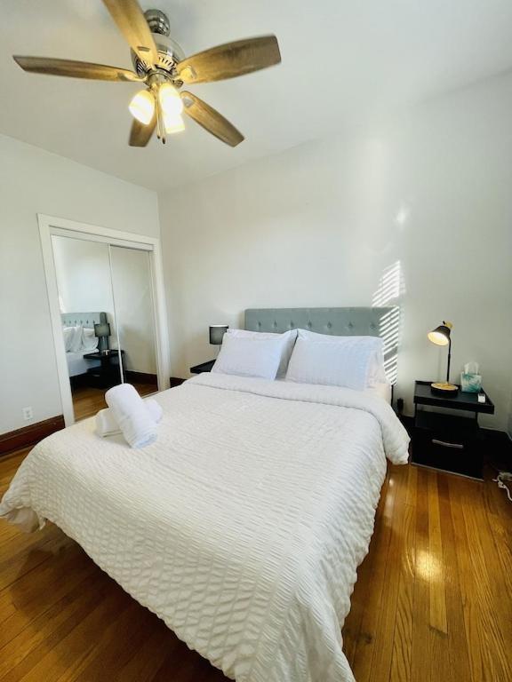 The Karlov. Gorgeous ,spacious 2bd/ 1ba W/ Parking Apartment *