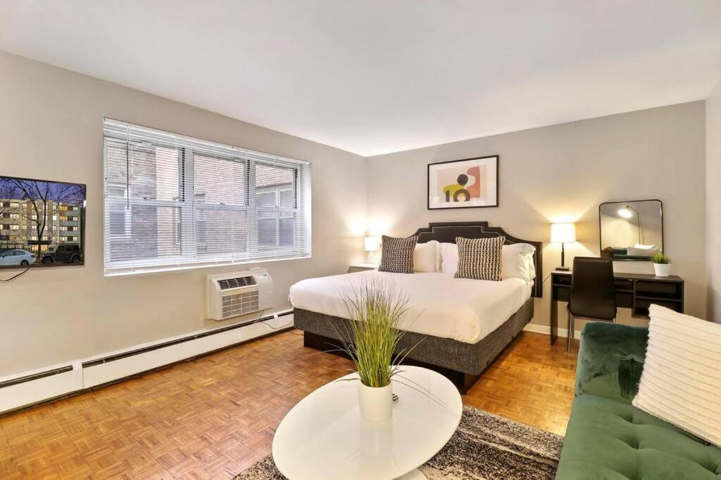 Fully Furnished Studio Apt In Lakeview - Oakdale 206 *