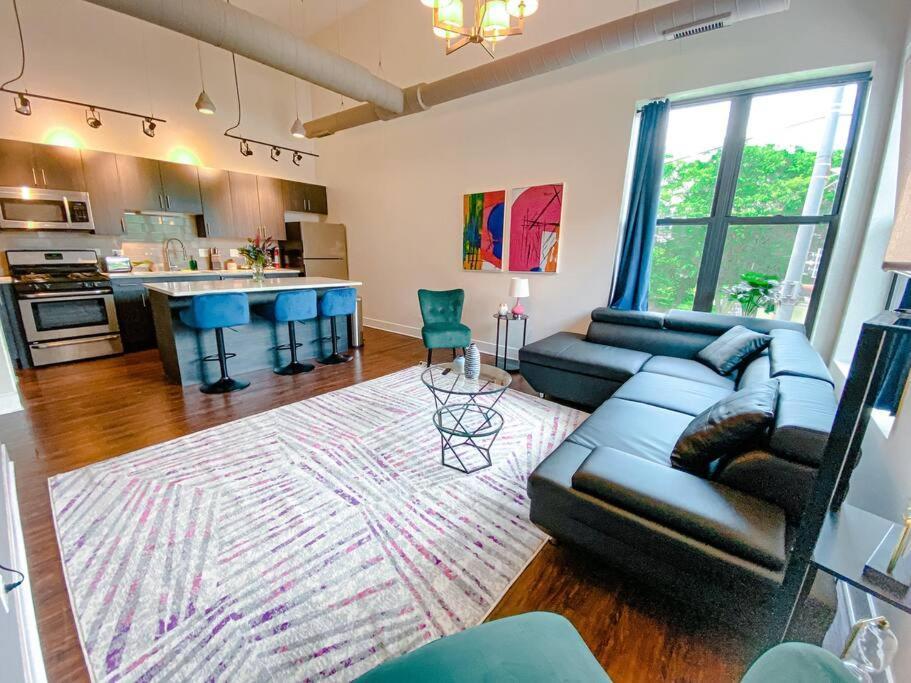 Mccormick Place 3br-2ba Unit With Optional Parking - Sleeps 8 Chicago