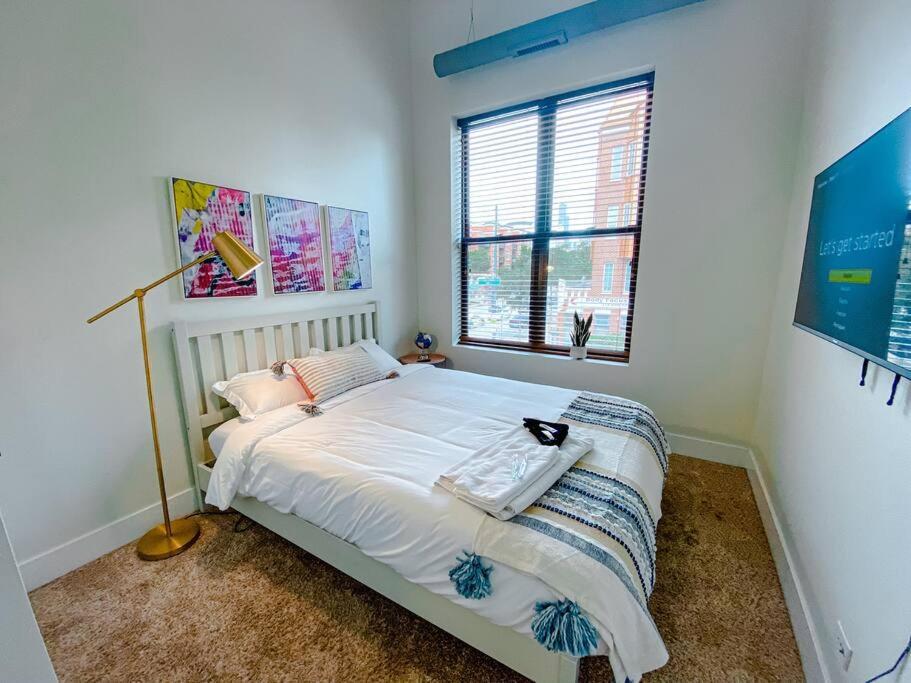 Apartment Mccormick Place 3br-2ba Unit With Optional Parking - Sleeps 8