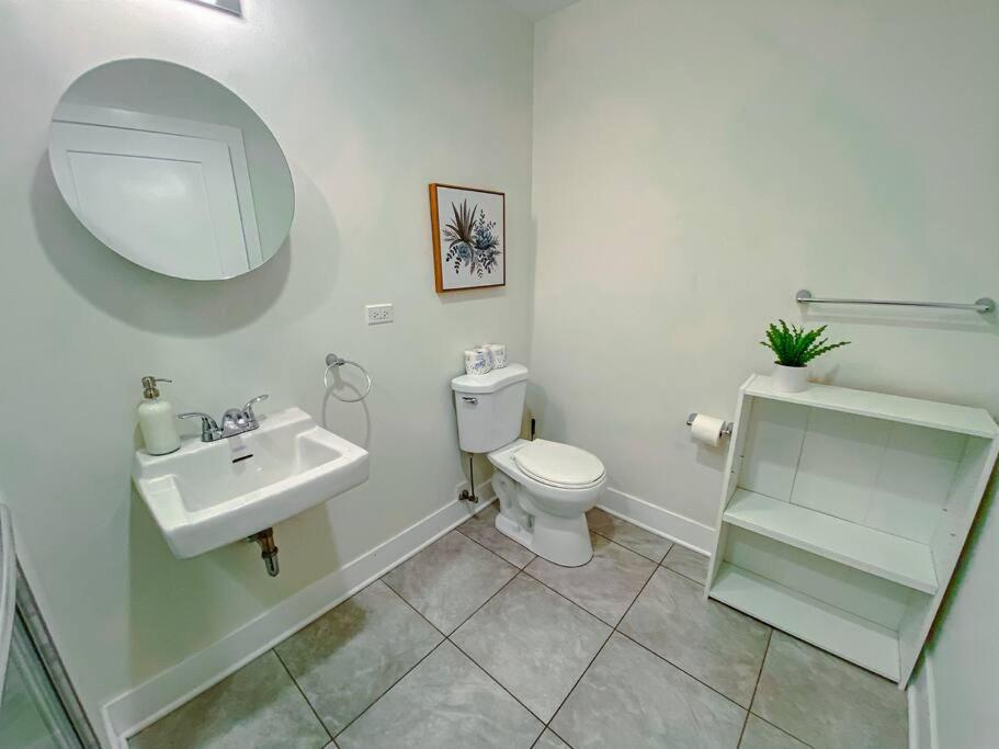 Mccormick Place 3br-2ba Unit With Optional Parking - Sleeps 8 *