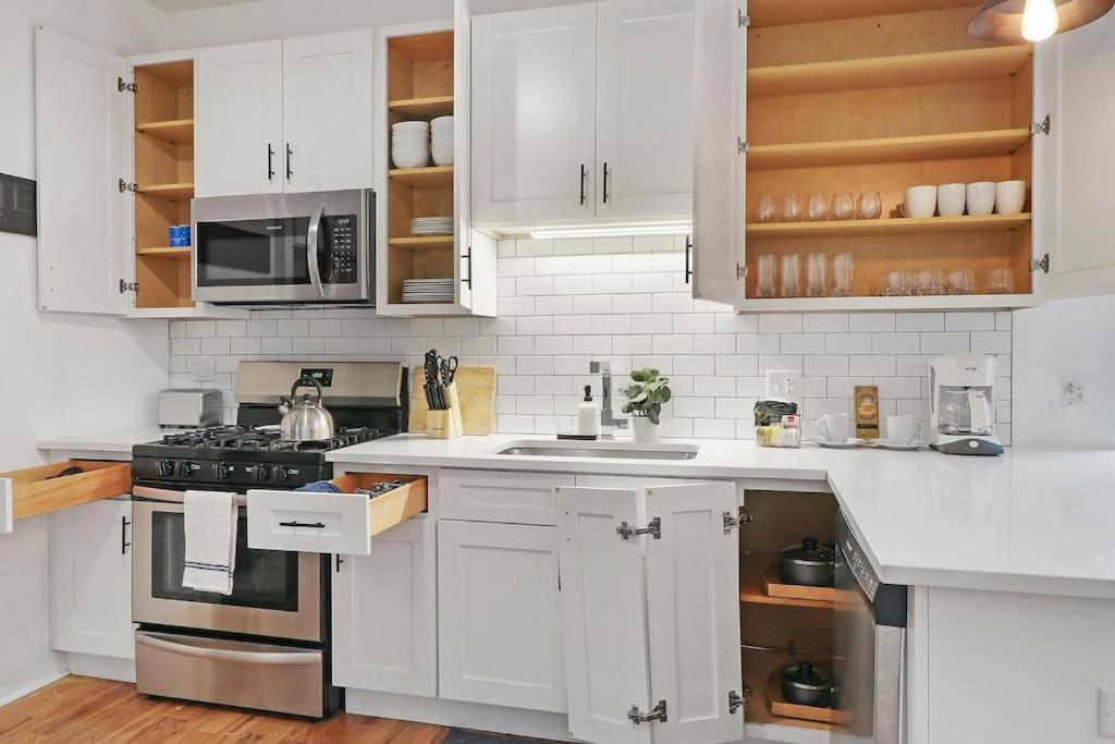 Contemporary 4br Close To Restaurants - Racine 202 Apartment Chicago
