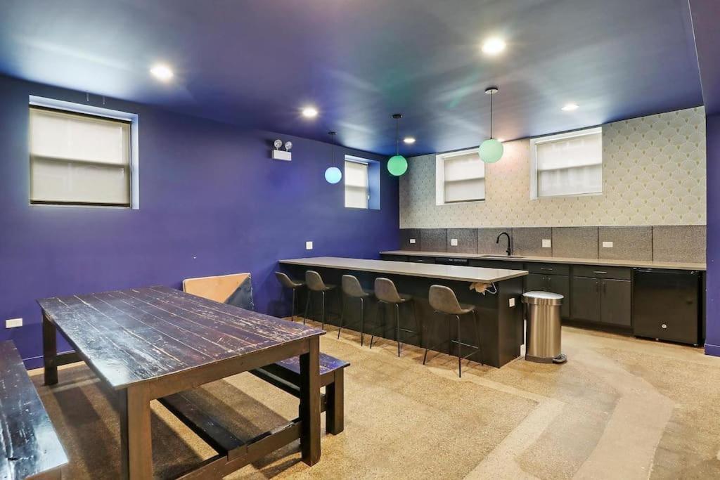Contemporary 4br Close To Restaurants - Racine 202 Apartment *