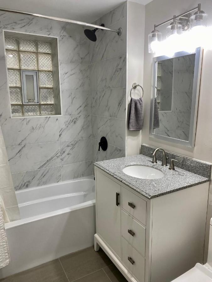 Apartment Lincoln Park With Backyard! *