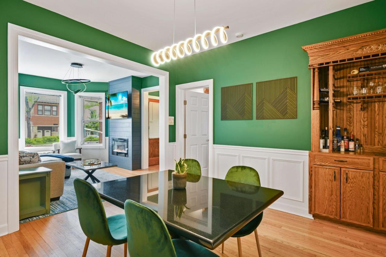Apartment 2 Bed W/ Office, Free Parking, Near Wrigley