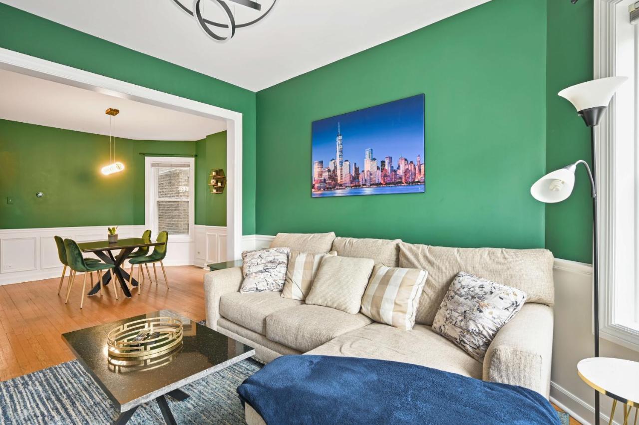 Apartment 2 Bed W/ Office, Free Parking, Near Wrigley