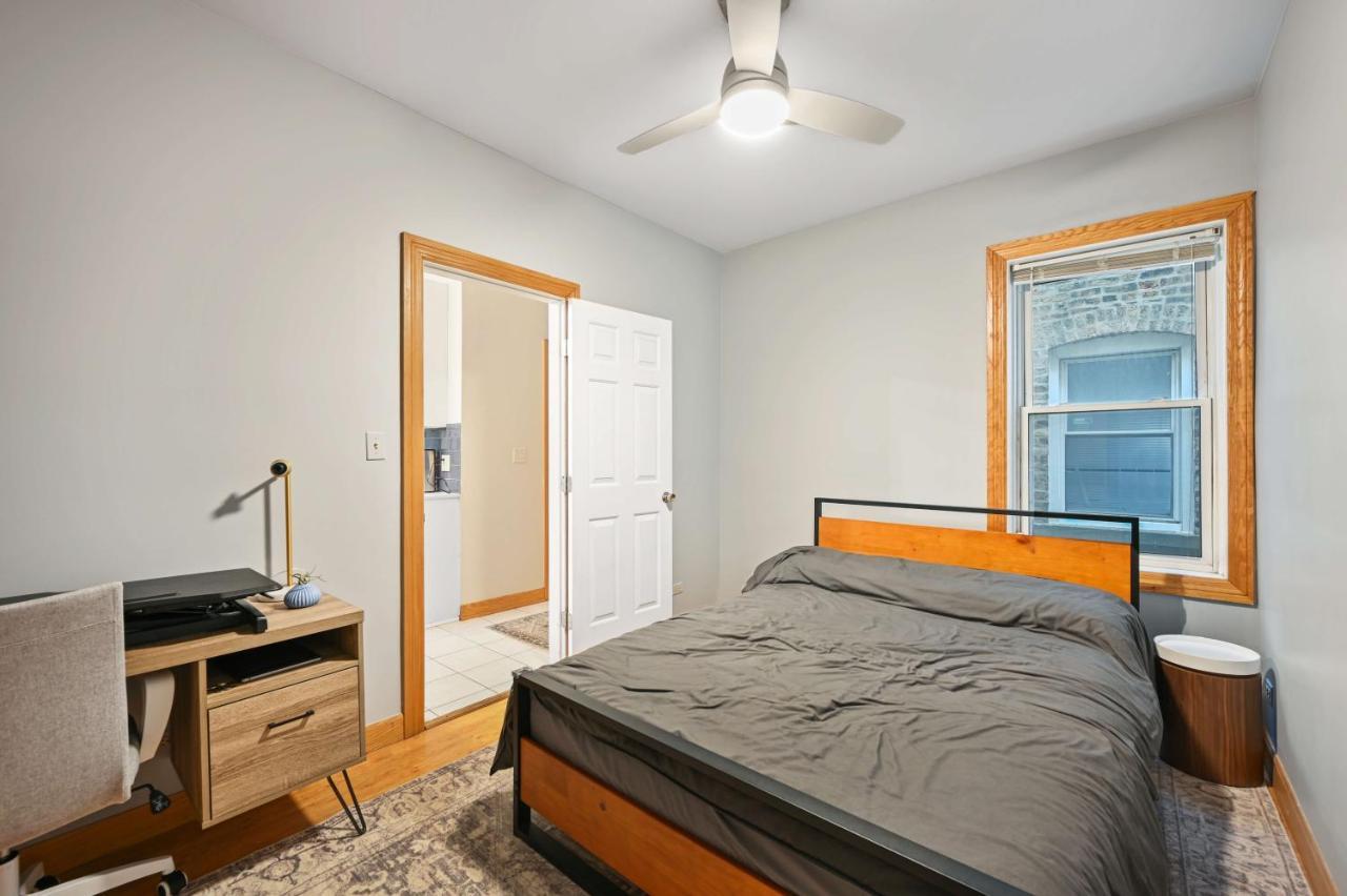 2 Bed W/ Office, Free Parking, Near Wrigley