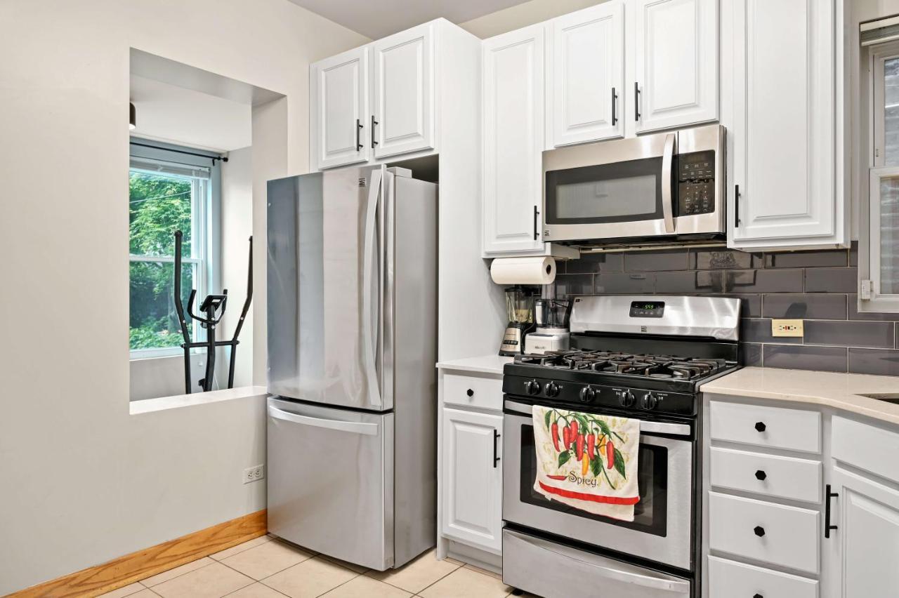 Apartment 2 Bed W/ Office, Free Parking, Near Wrigley Chicago