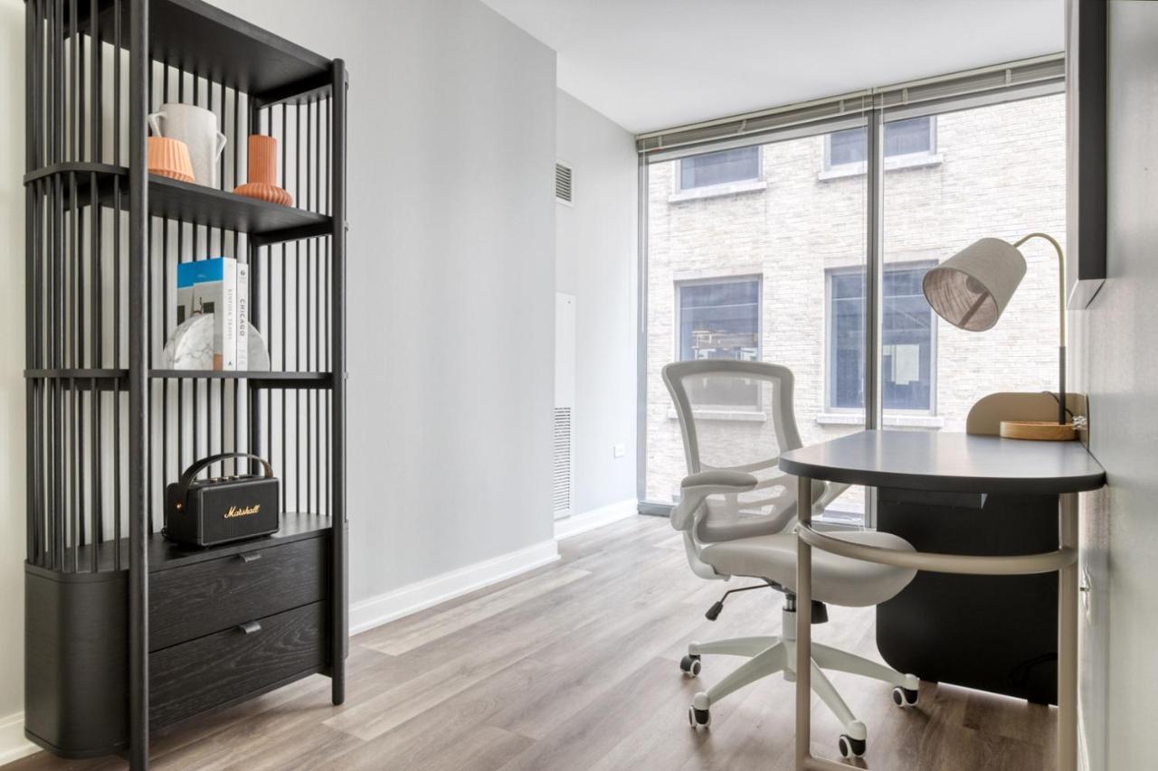 Loop 1br W Gym Pool Lounge 1 Block From L Chi-696 * Chicago