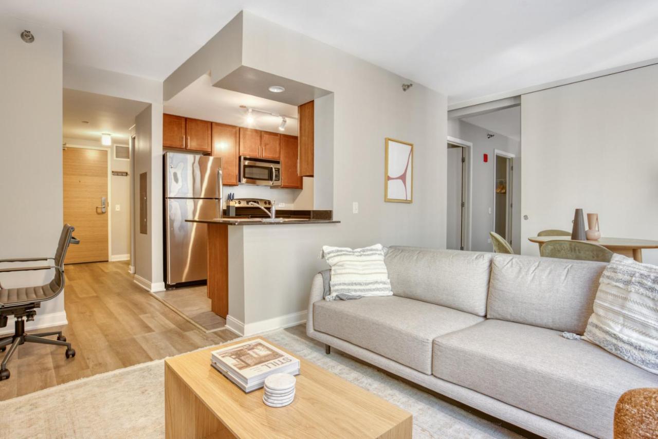 Apartment Loop 1br W Gym Pool Lounge 1 Block From L Chi-700