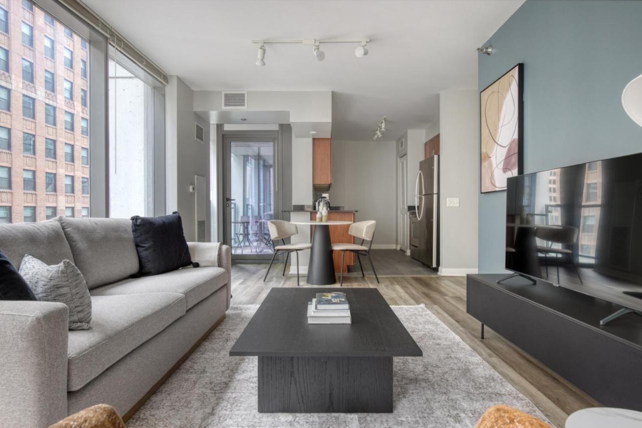Loop 1br W Gym Pool Lounge 1 Block From L Chi-696 Apartment *