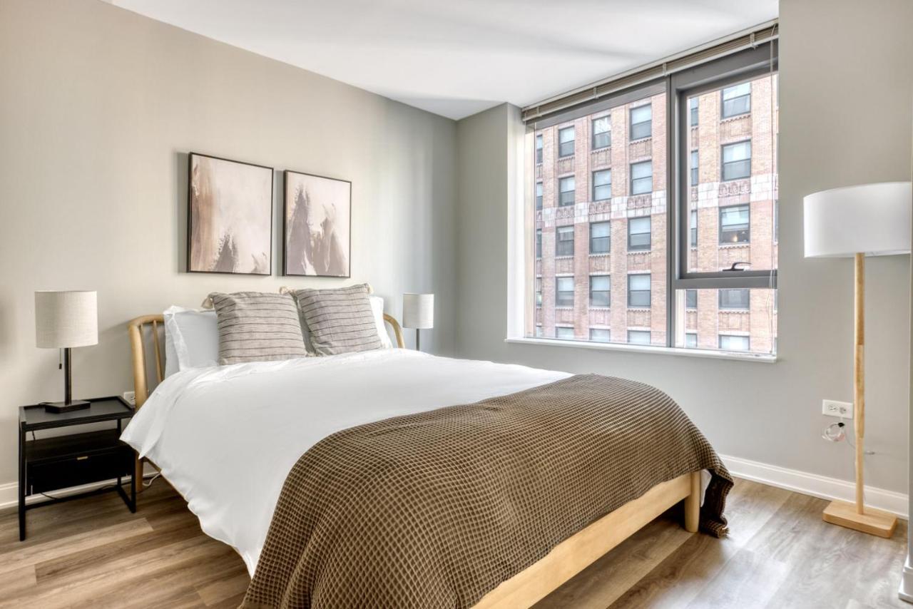 Loop 1br W Gym Pool Lounge 1 Block From L Chi-700 *