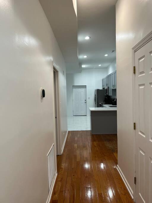 Adorable 2 Bedroom With Free Street Parking Apartment