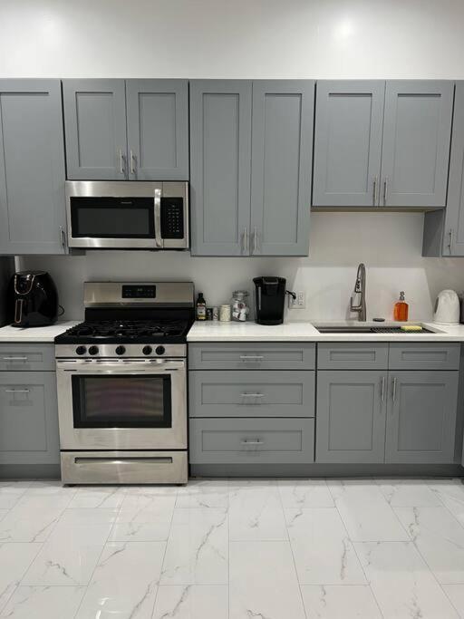 Adorable 2 Bedroom With Free Street Parking