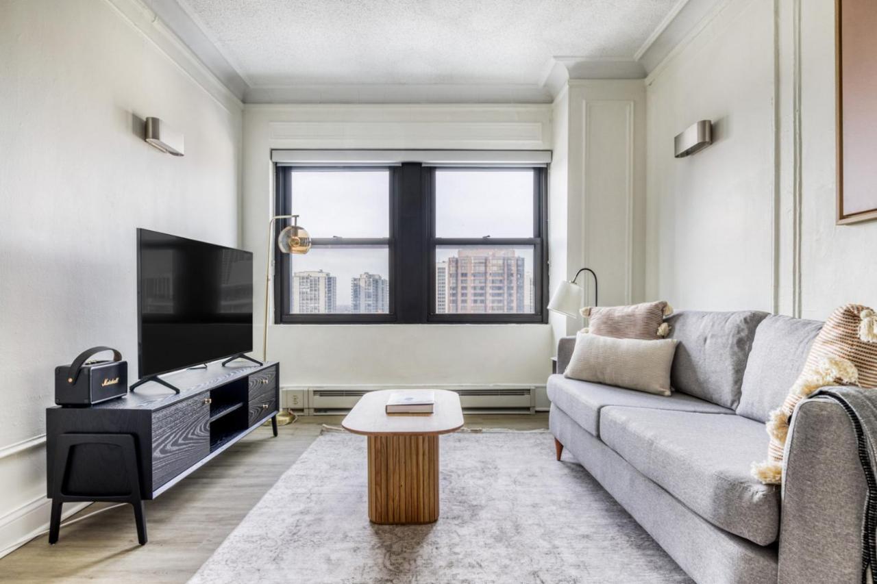 Gold Coast 1br W Doorman Gym 2 Blocks To L Chi-550 Chicago