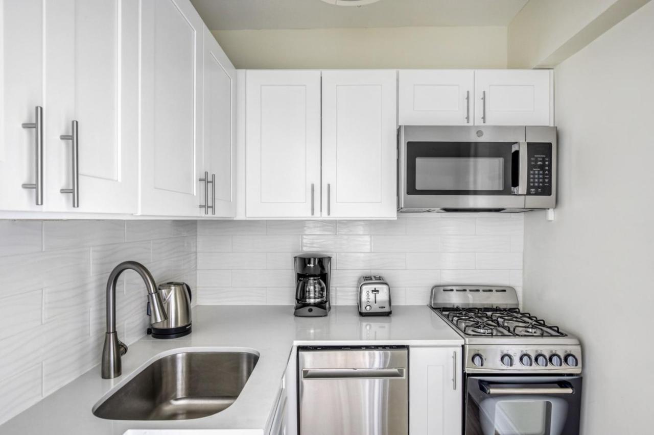 Gold Coast 1br W Doorman Gym 2 Blocks To L Chi-550 *