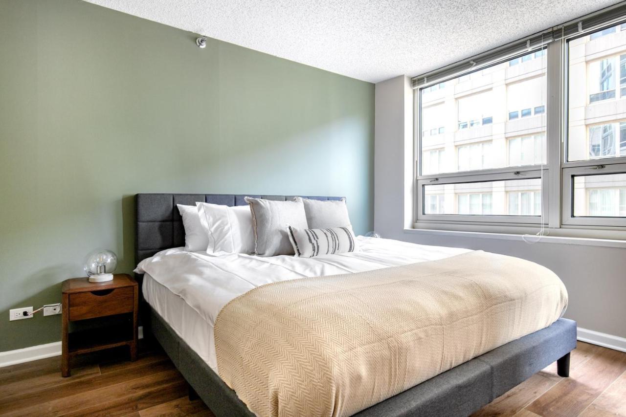 River N 1br W Gym Pool Nr Oak St Chi-270 Apartment
