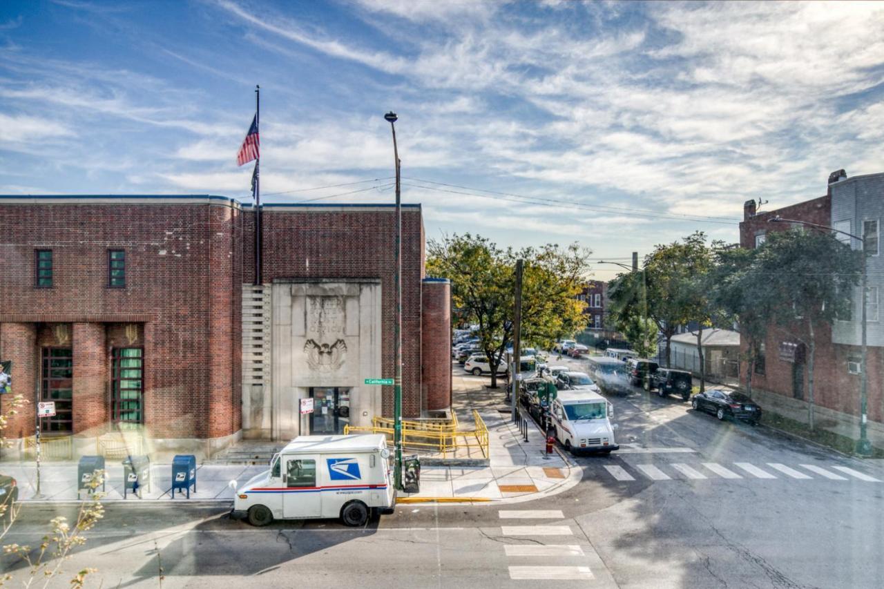 Logan Sq W Roof Gym 1 Block To L Chi-474 * Chicago